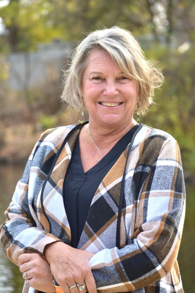 <a href='https://bellabayrealty.com/agent/debra-erway/' title='Debra Erway'>Debra Erway</a>
